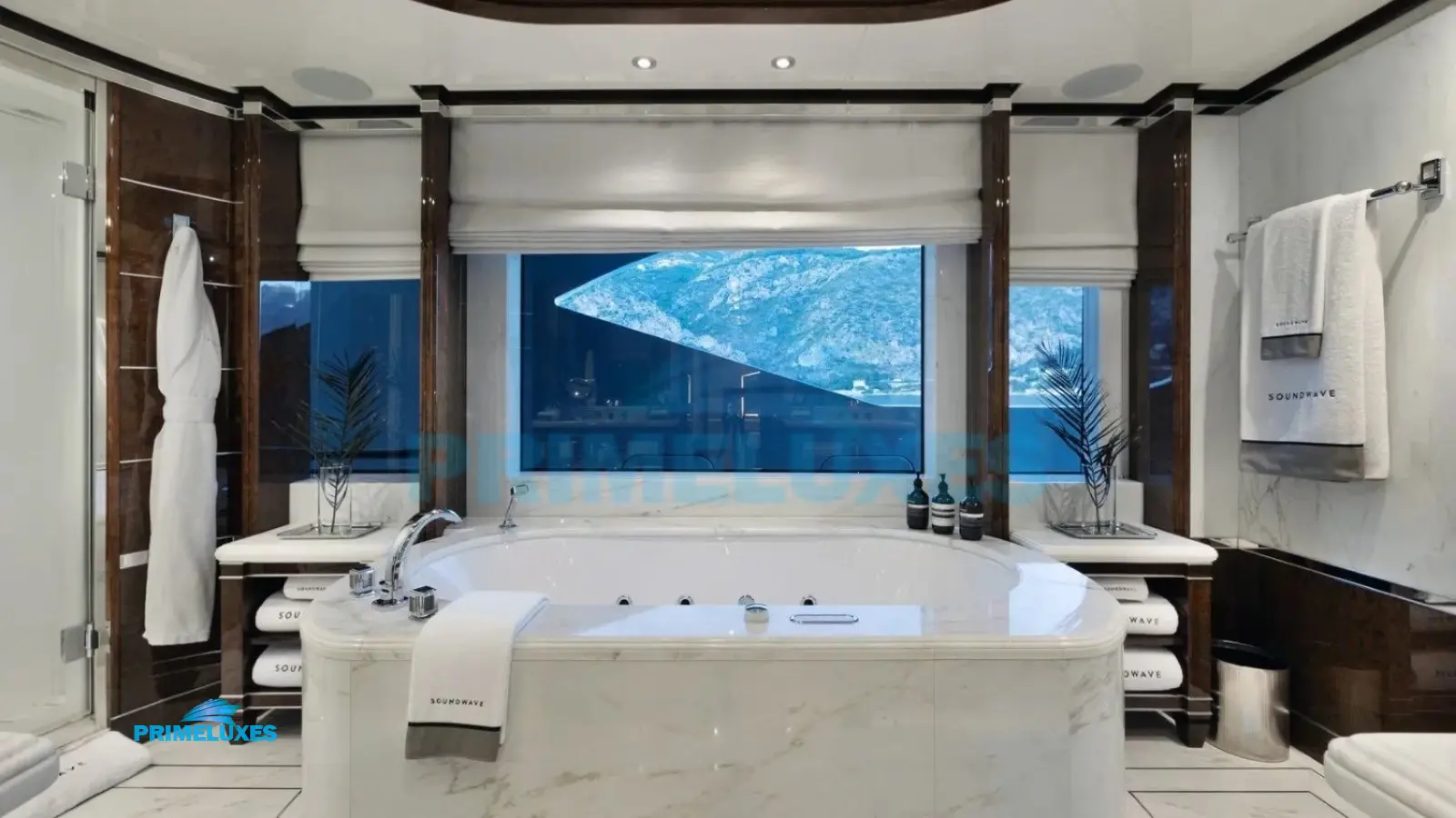 SOUNDWAVE Benetti Custom Yacht Charter