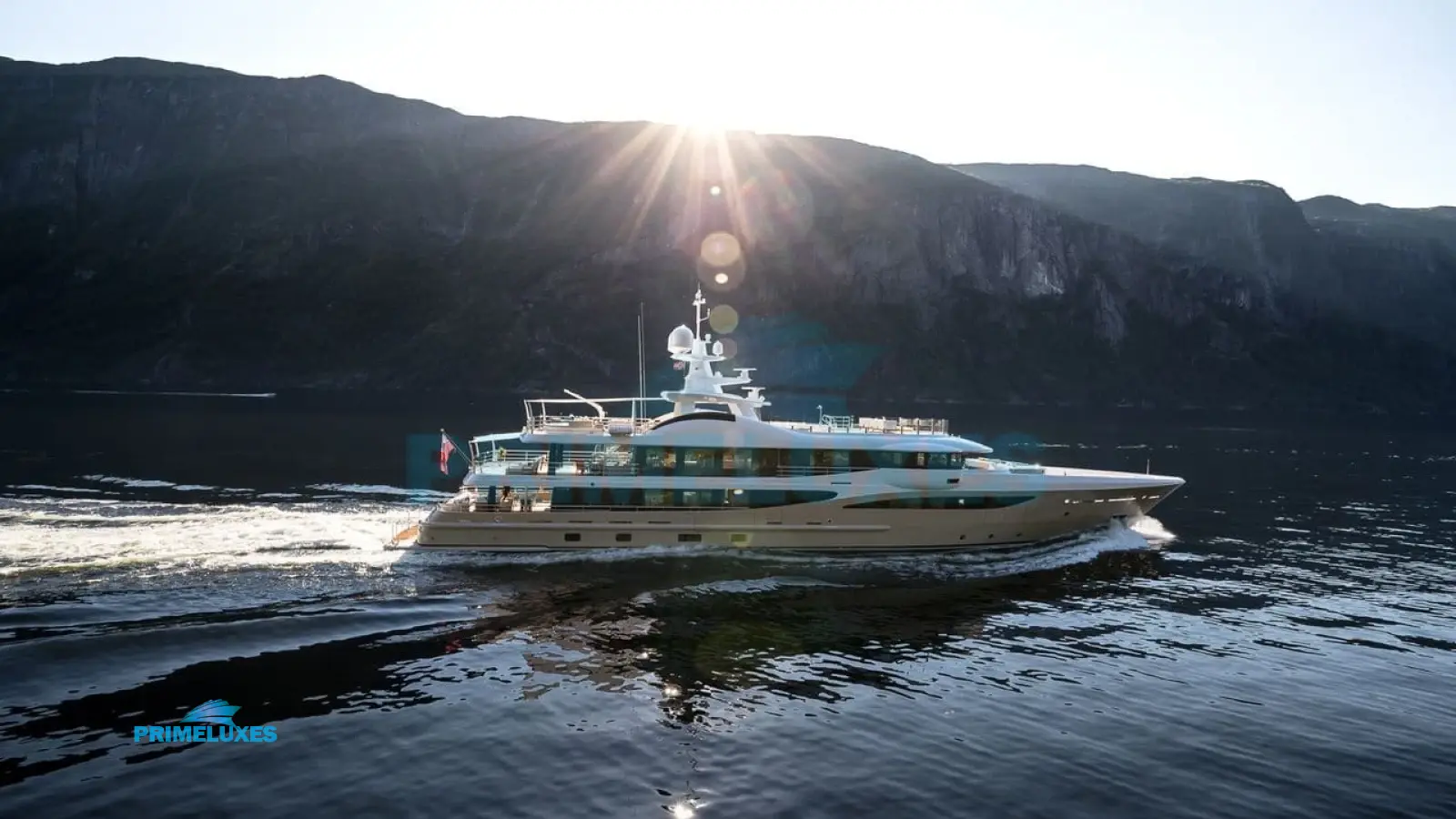 LILI Amels 180 Yacht Charter