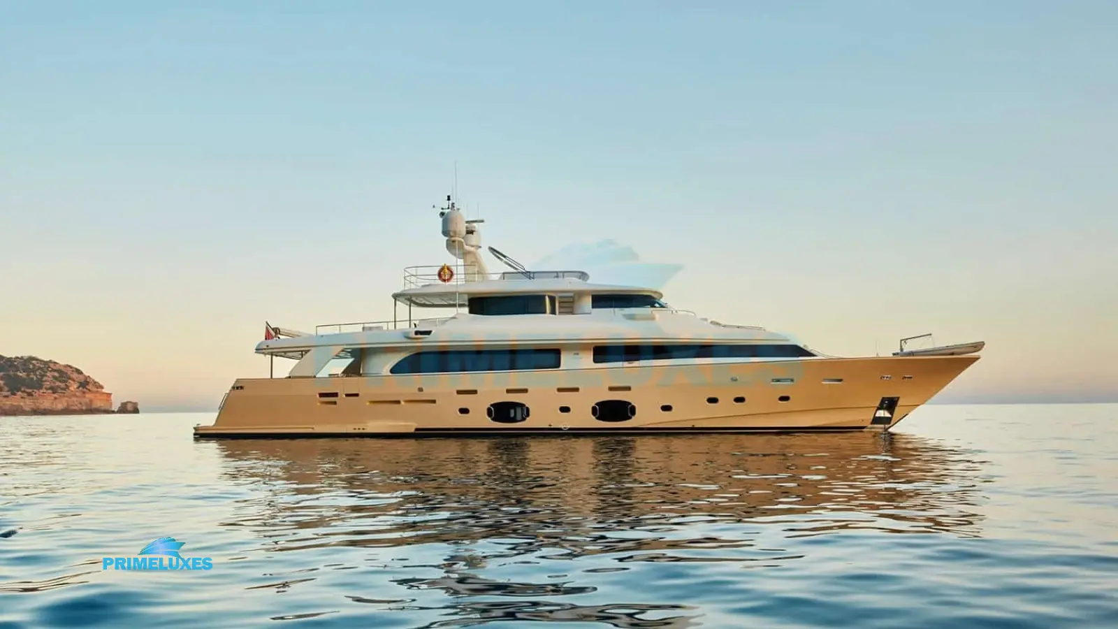 BEST OFF Ferretti Navetta 33 Yacht Charter