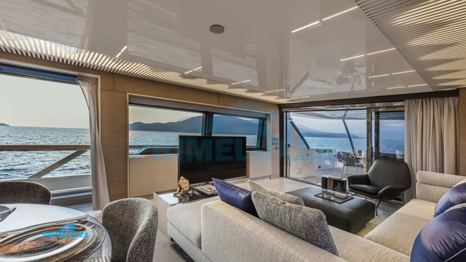PIOLA Ferretti 920 Yacht Charter