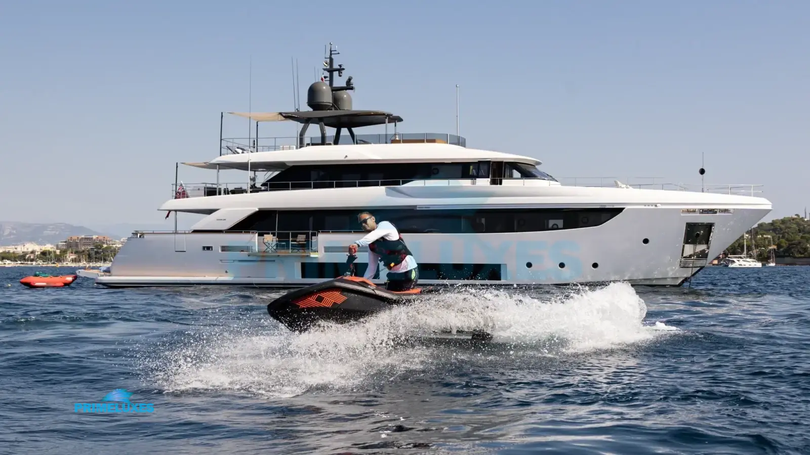 HAIAMI Ferretti Custom Line Navetta 33 Yacht Charter
