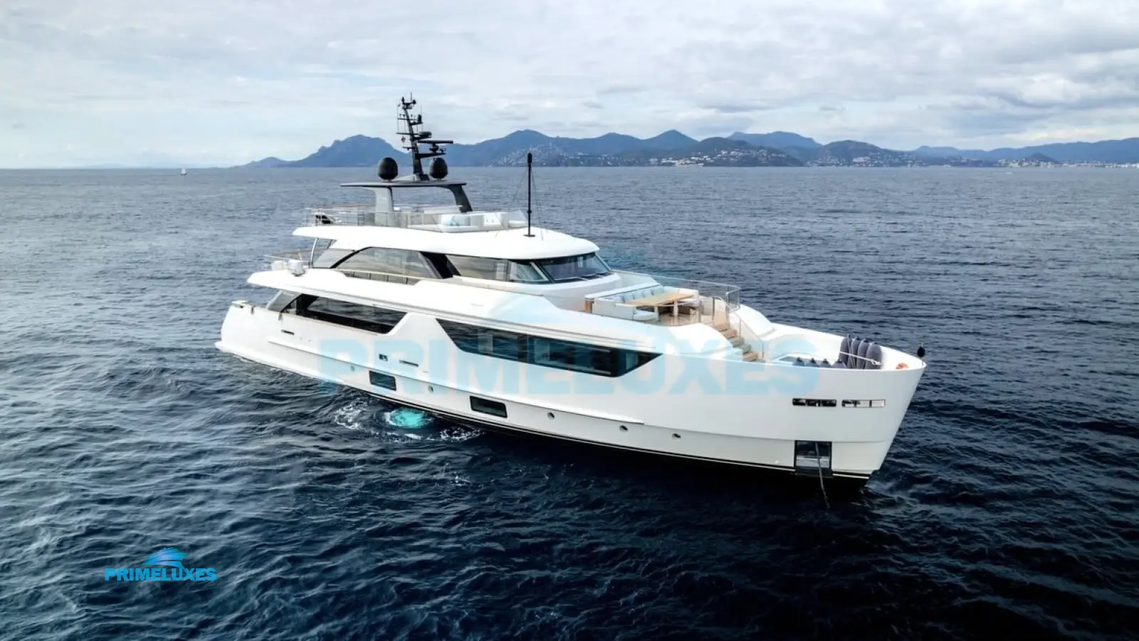 SABBATICAL Sanlorenzo SD118 Yacht Charter
