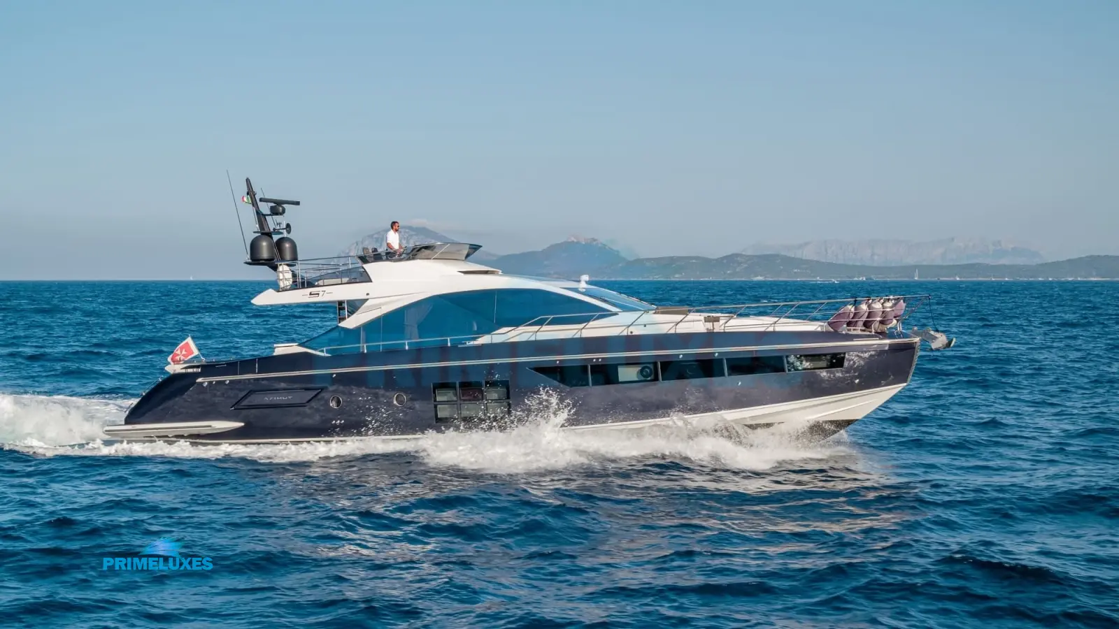 MANARA I Azimut S7 Yacht Charter